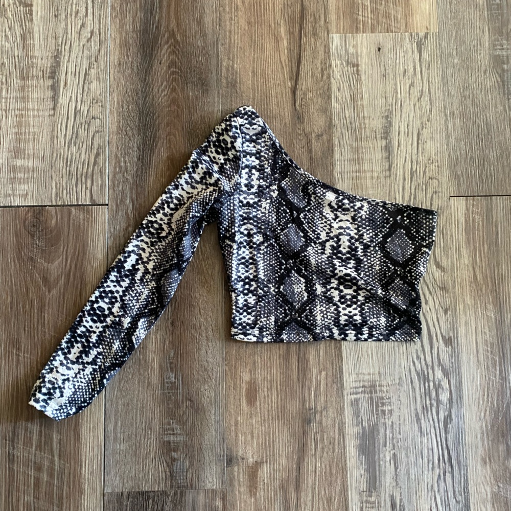 Super cute snakeskin going out top